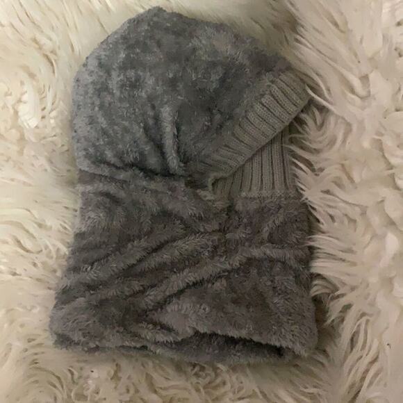 NWT POM POM FAUX FUR LINED BEANIE HATS FACE‎ & NECK COVERING